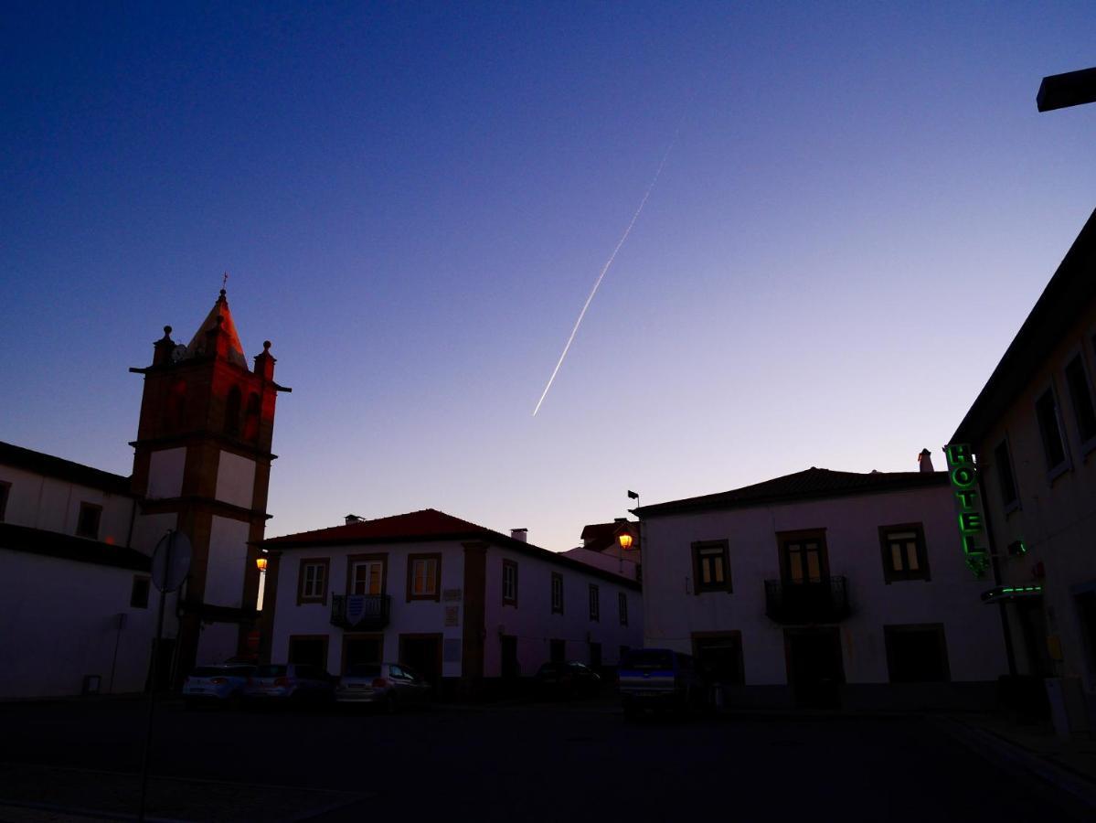 Hotel Trindade Coelho Mogadouro  Bagian luar foto